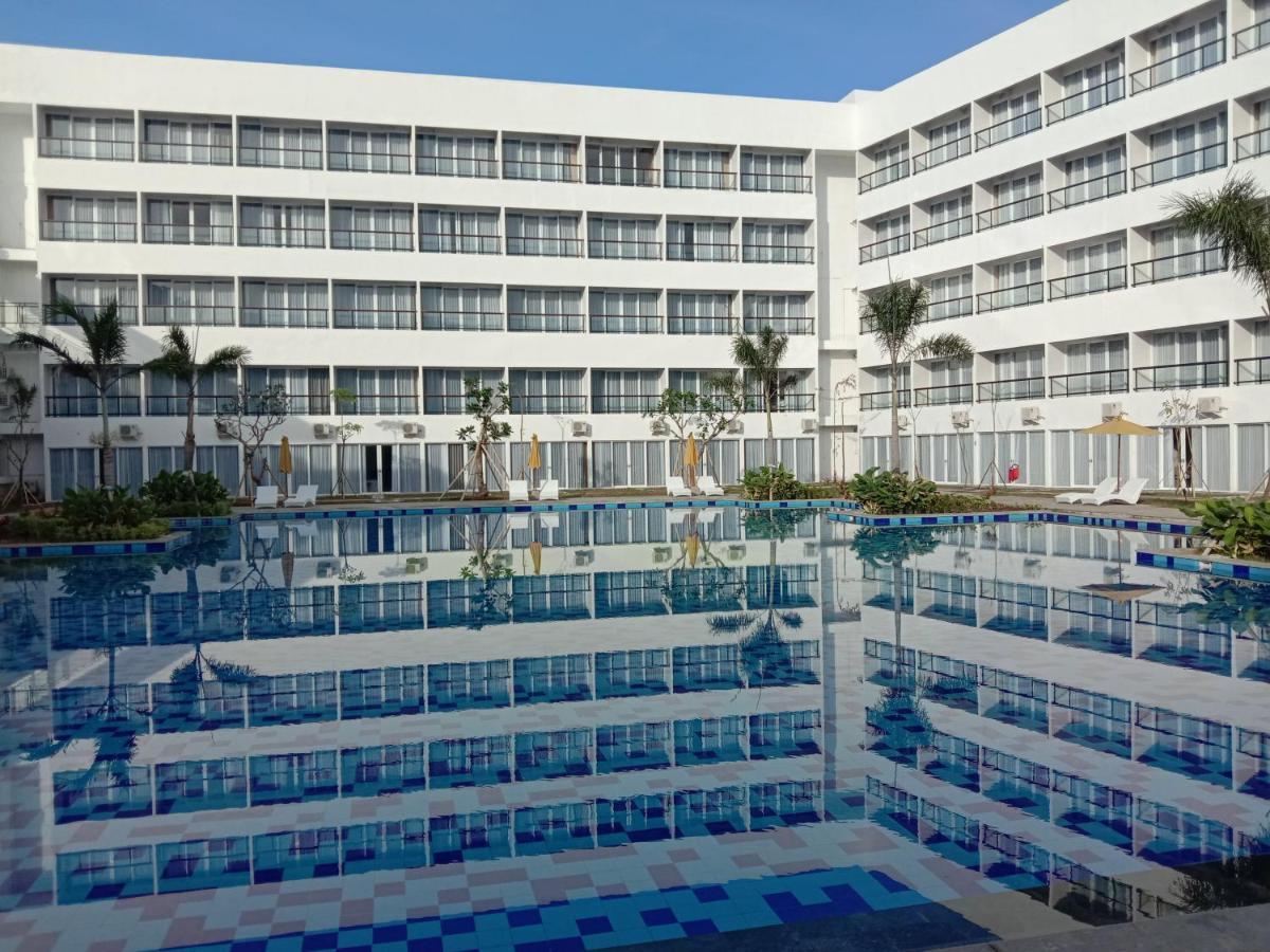 Raja Hotel Kuta Mandalika Resort & Convention Εξωτερικό φωτογραφία