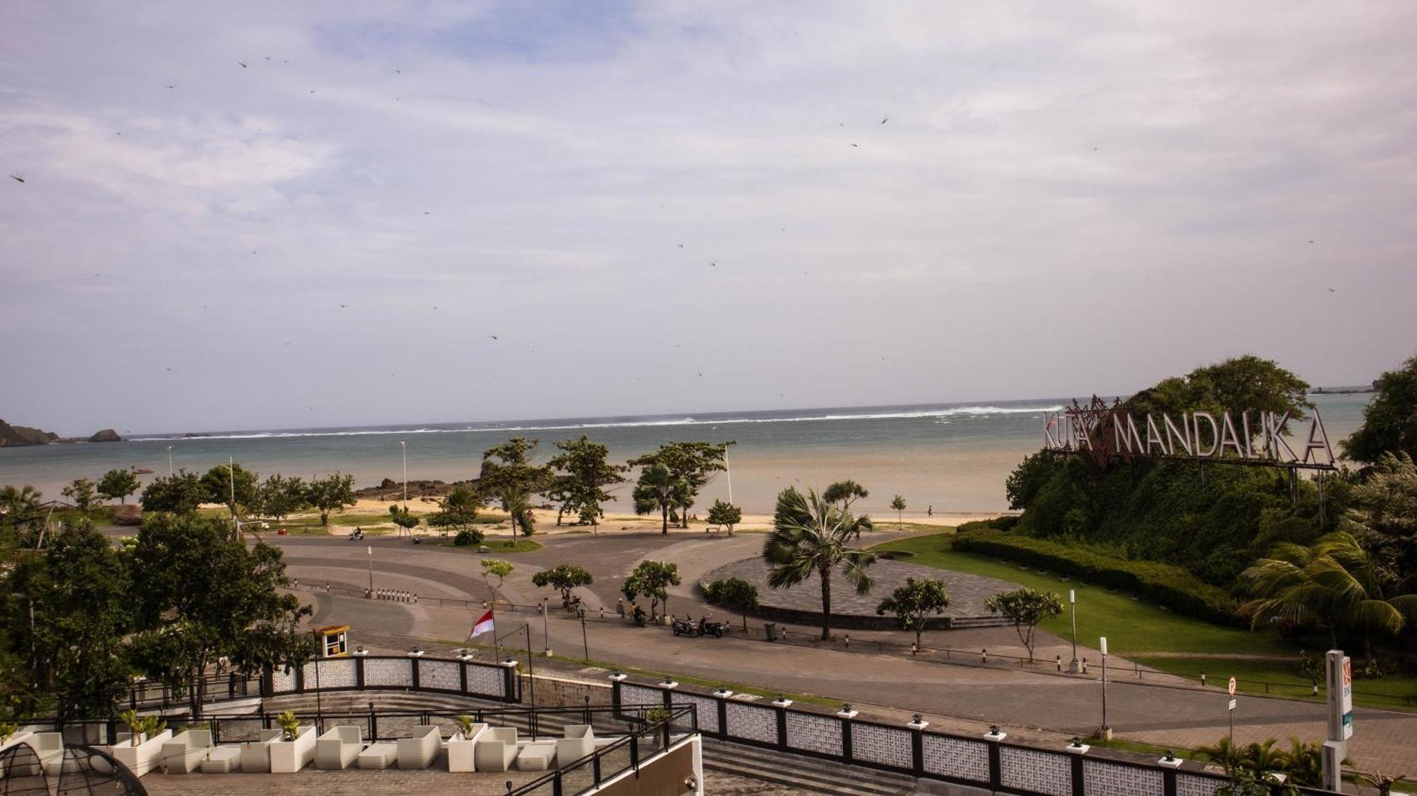 Raja Hotel Kuta Mandalika Resort & Convention Εξωτερικό φωτογραφία