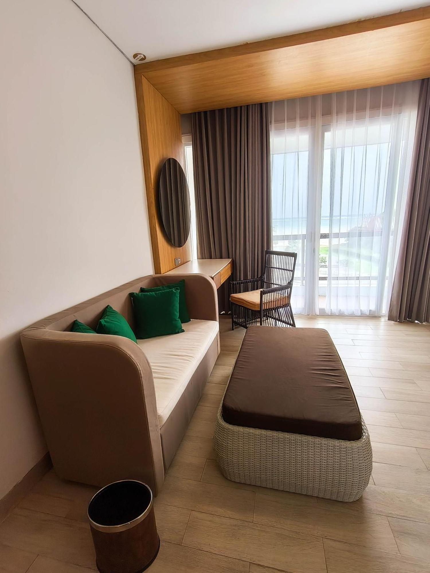 Raja Hotel Kuta Mandalika Resort & Convention Εξωτερικό φωτογραφία
