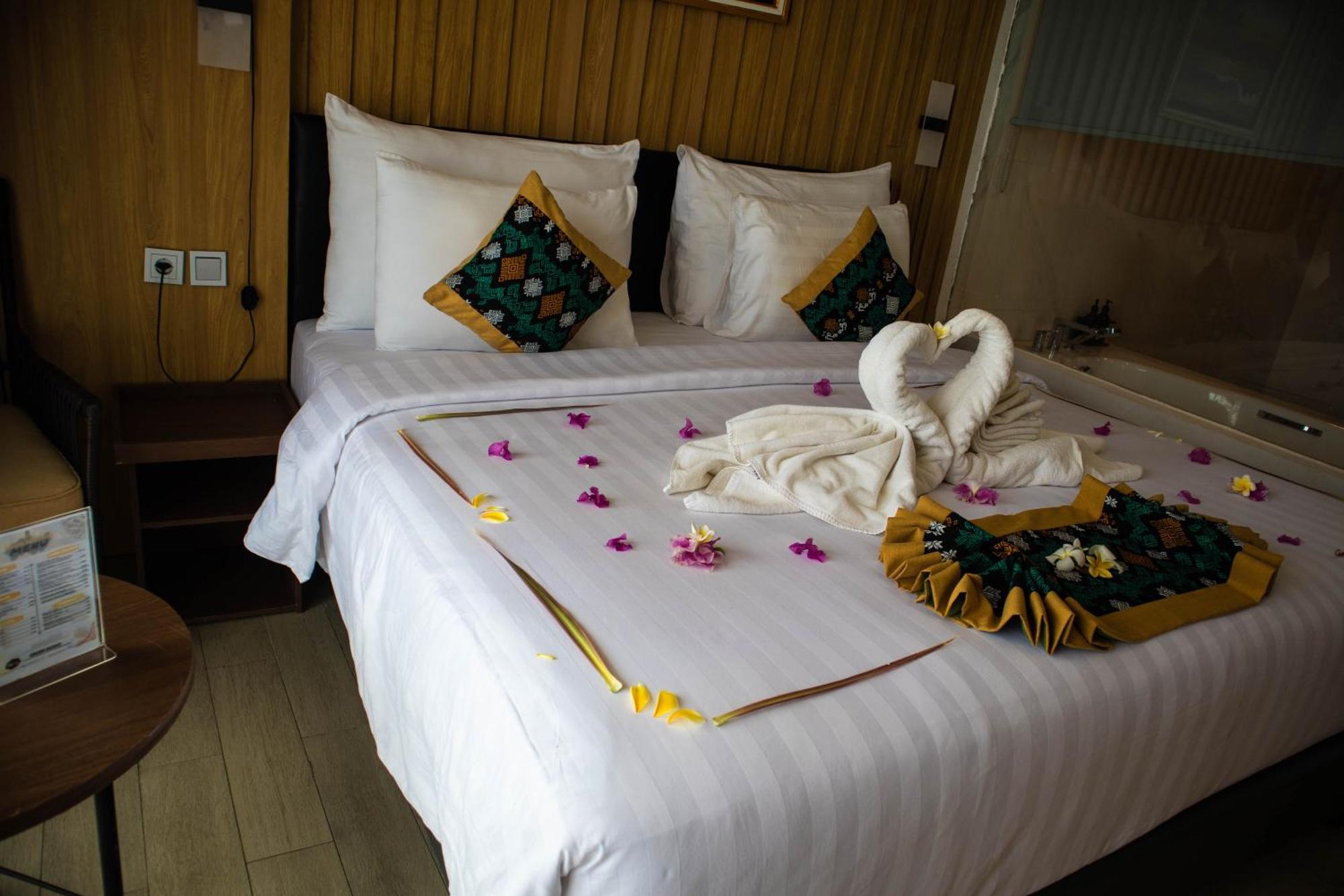 Raja Hotel Kuta Mandalika Resort & Convention Εξωτερικό φωτογραφία