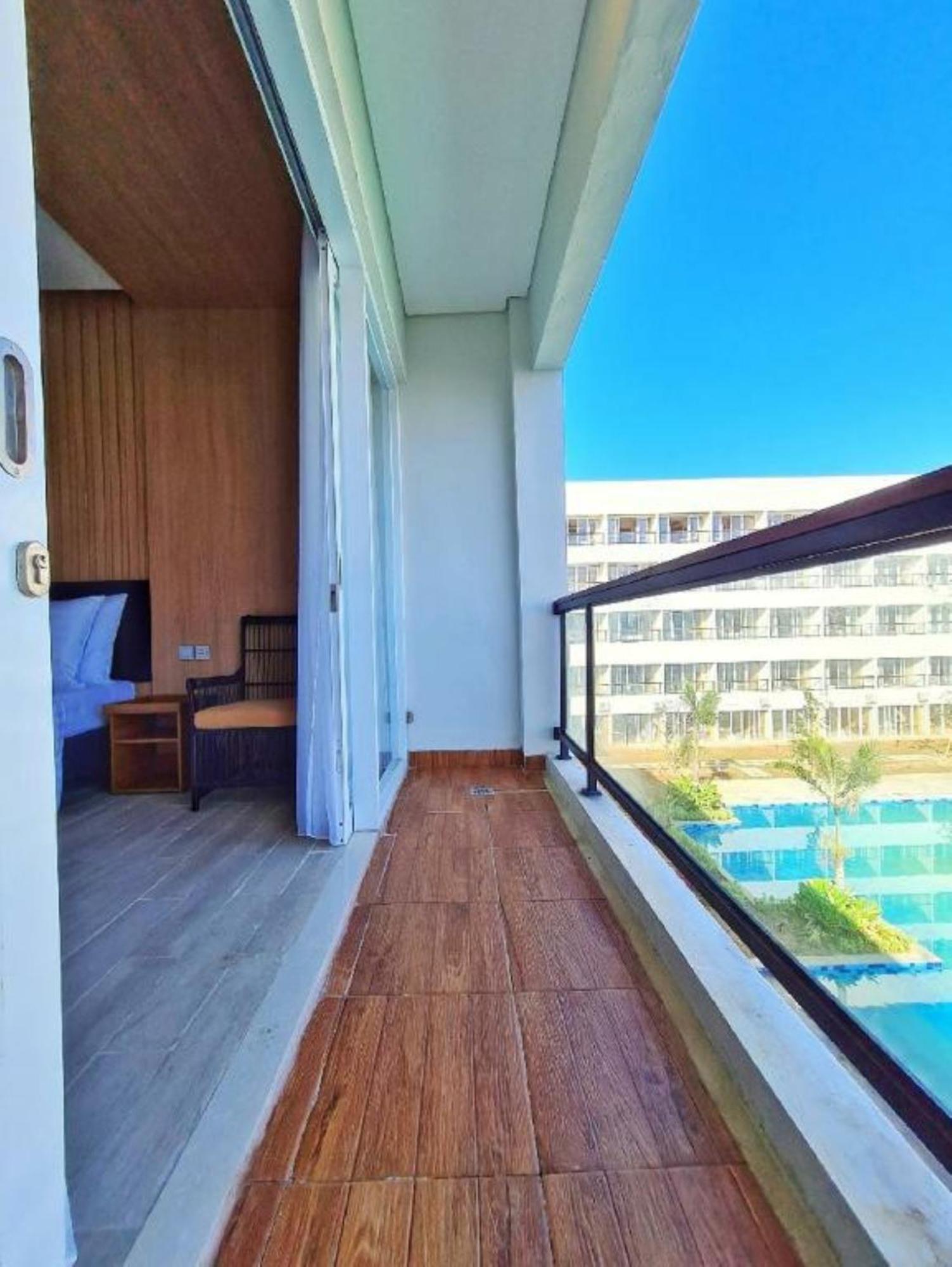 Raja Hotel Kuta Mandalika Resort & Convention Εξωτερικό φωτογραφία