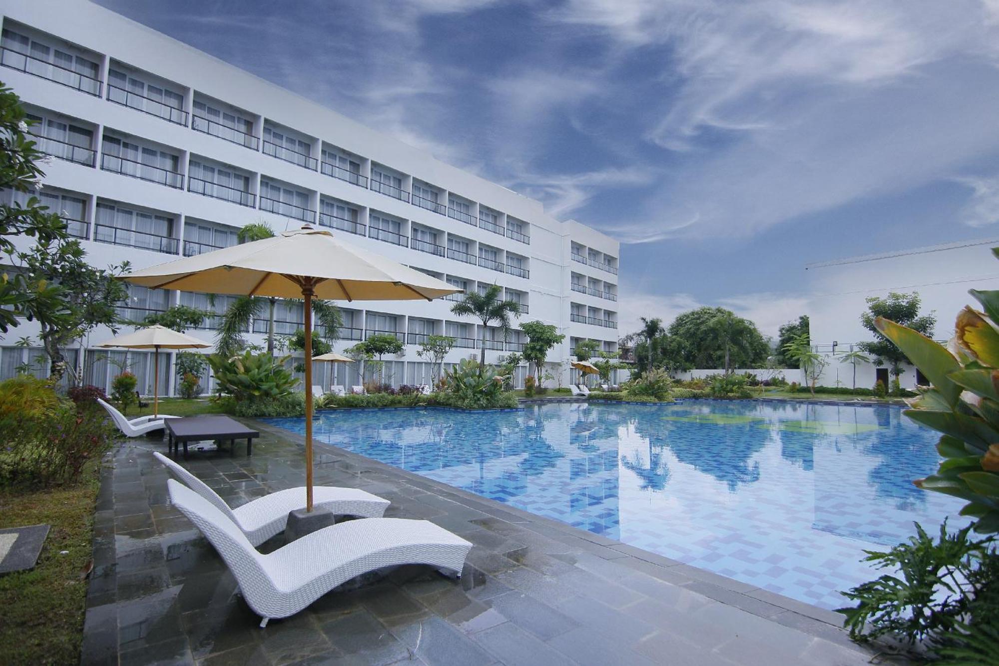 Raja Hotel Kuta Mandalika Resort & Convention Εξωτερικό φωτογραφία