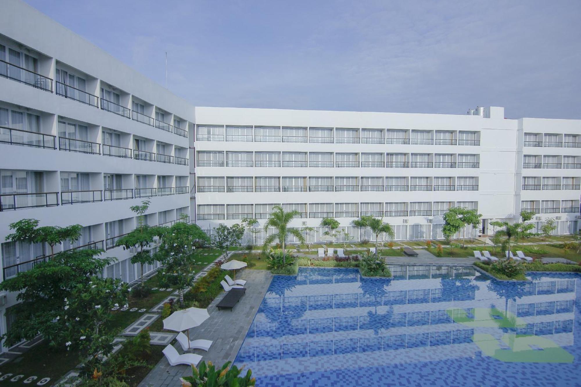 Raja Hotel Kuta Mandalika Resort & Convention Εξωτερικό φωτογραφία