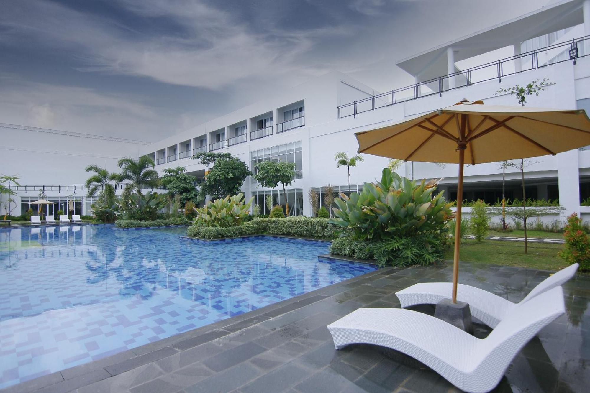 Raja Hotel Kuta Mandalika Resort & Convention Εξωτερικό φωτογραφία